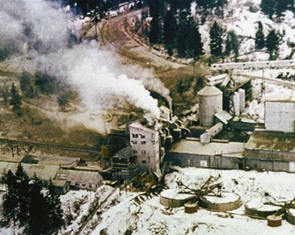 W.R. Grace plant smoke spreading tremolite asbestos dust over Libby, Montana